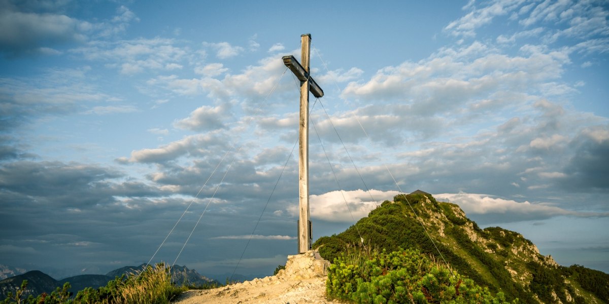Herzogstandkreuz unter dem Gipfel des Herzogstands, © Tourist Information Kochel a. See